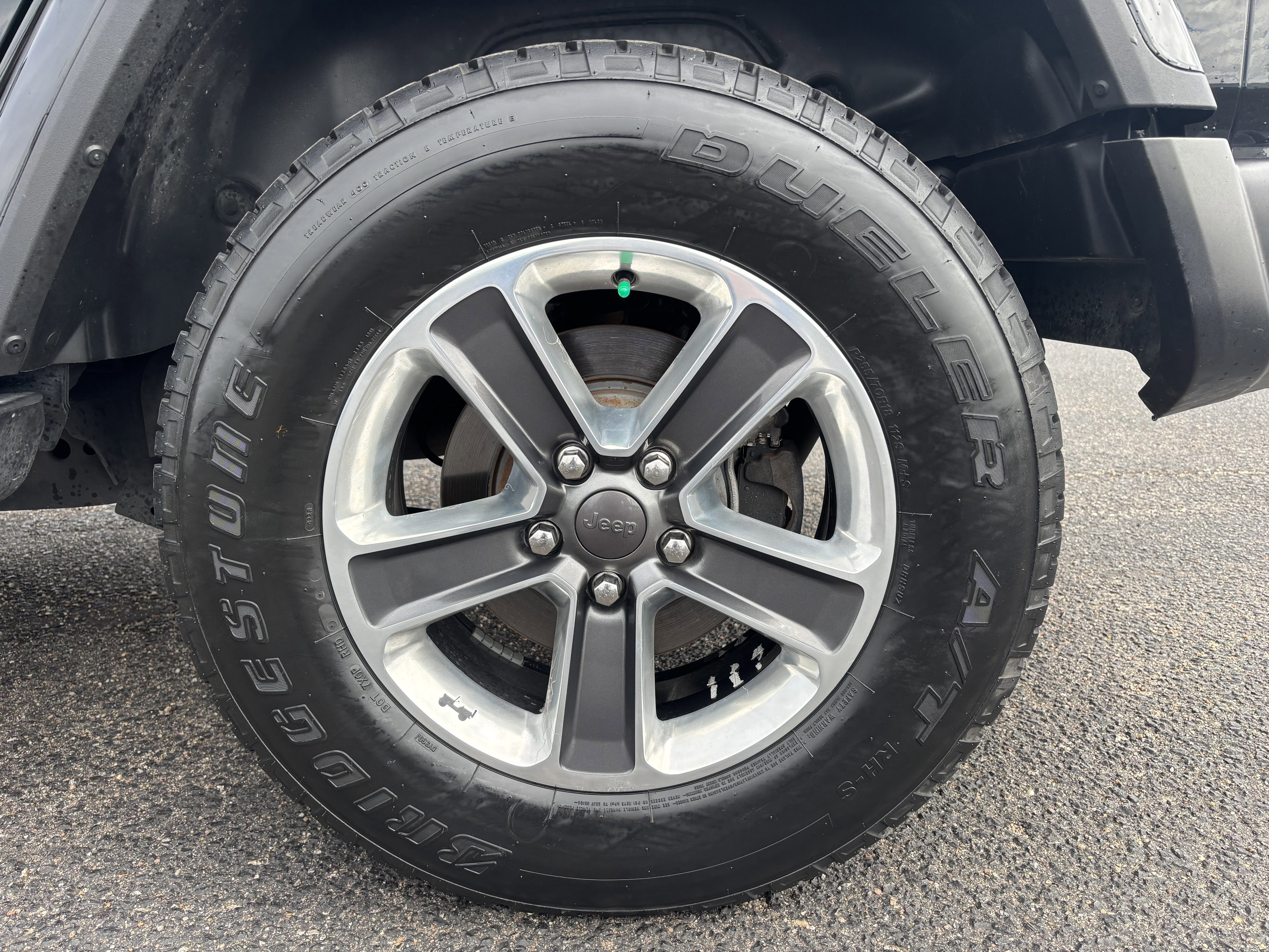 Used 2019 Black Clearcoat Jeep Sahara image 27