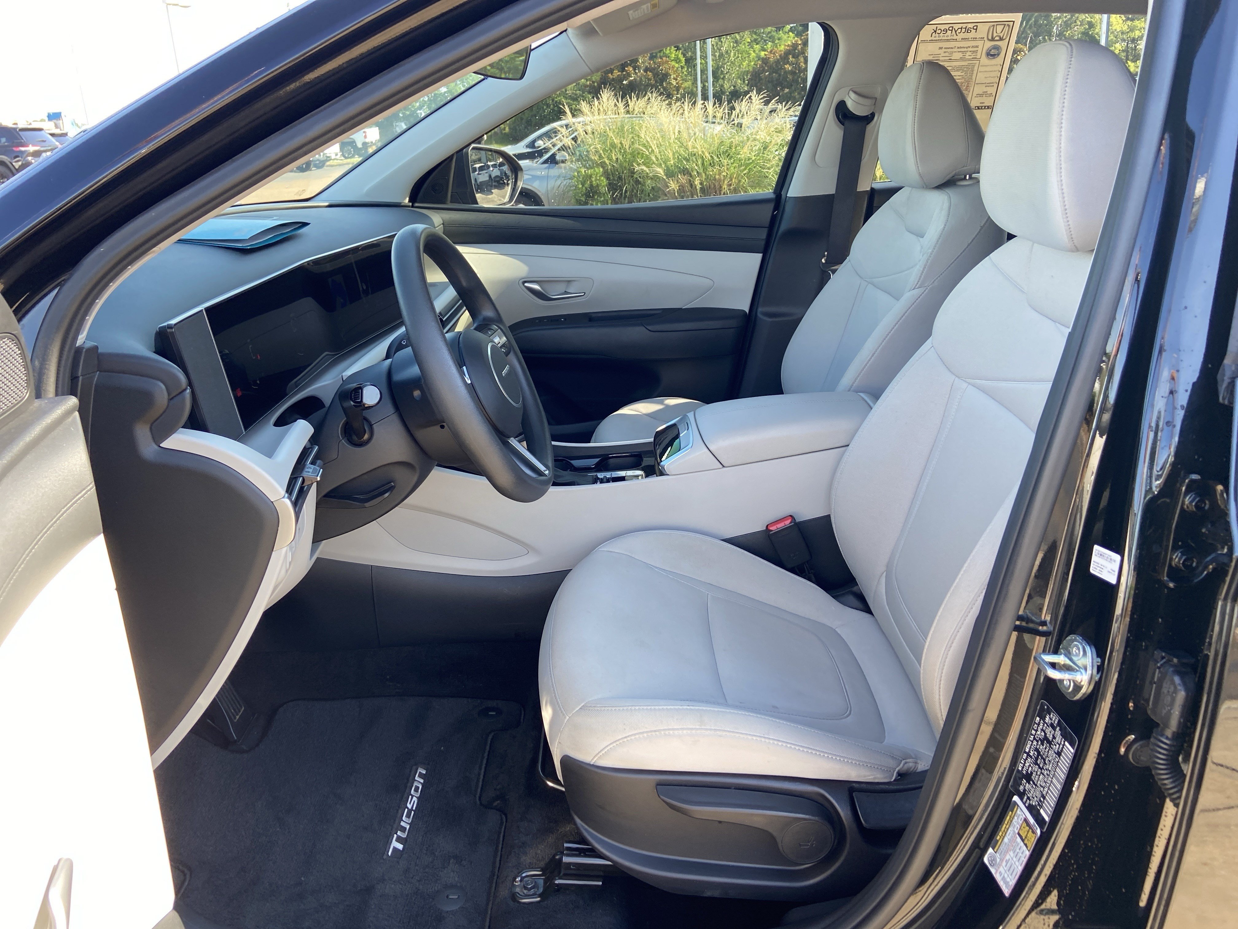 Used 2025 Phantom Black Hyundai SE image 34