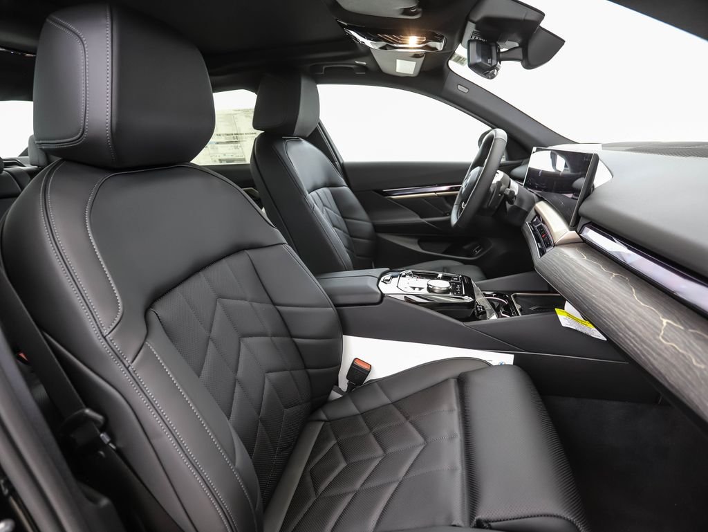 Used 2027 Black Sapphire Metallic BMW 530i xDrive image 31