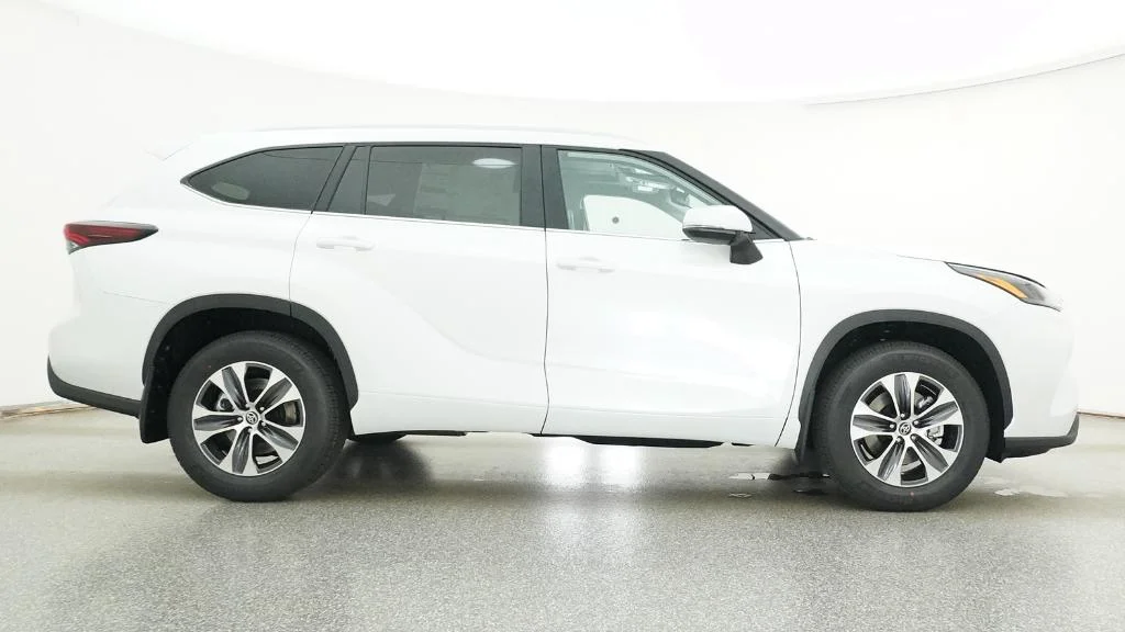New 2026 Wind Chill Pearl Toyota XLE image 20