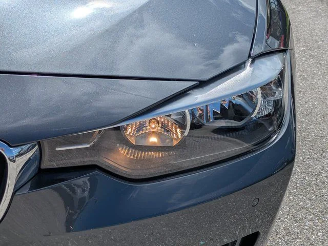 Used 2015 Mineral Gray Metallic BMW 320i xDrive image 10