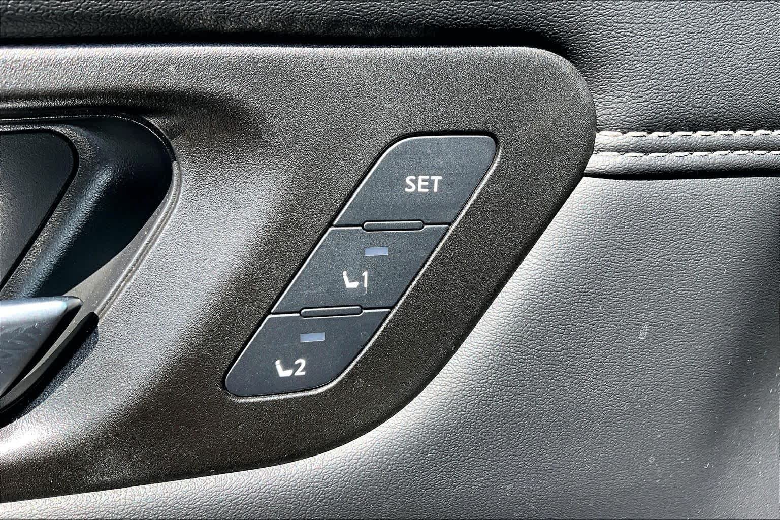 Used 2024 Super Black Nissan Platinum image 31