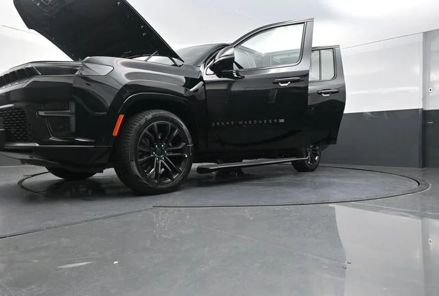 New 2026 High Gloss Black Exterior Paint Jeep Summit Reserve image 37