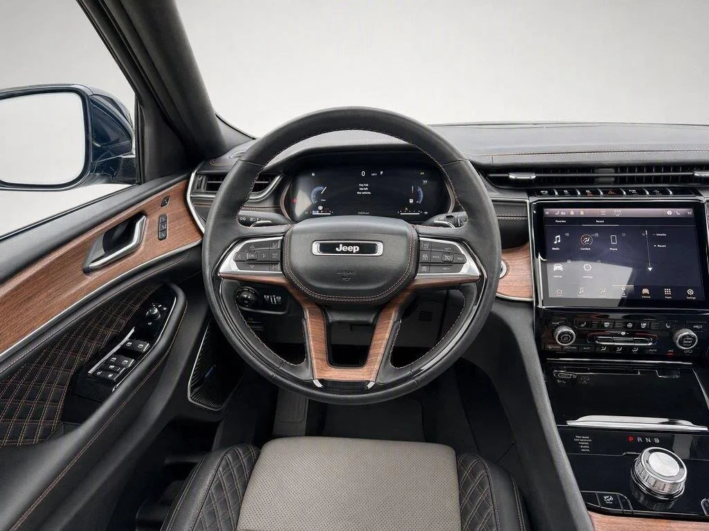 Used 2022 Diamond Black Crystal Pearlcoat Jeep Summit image 29