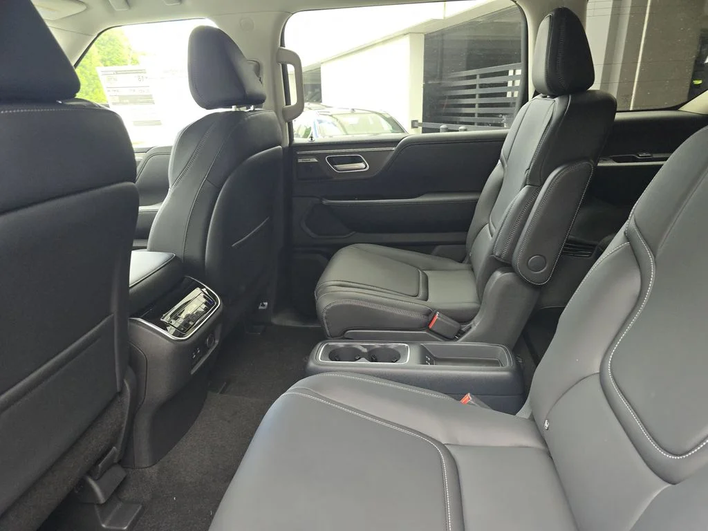 New 2026 RADIANT WHITE INFINITI Luxe 2WD image 5