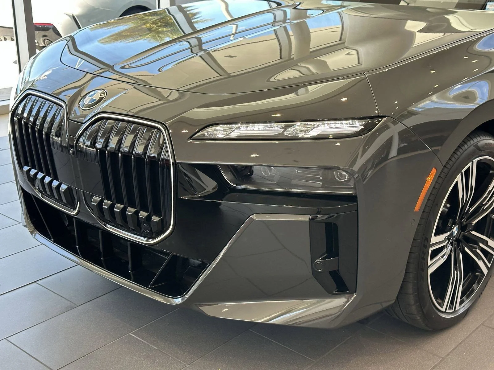 New 2026 Dravit Grey Metallic BMW 760i xDrive image 6