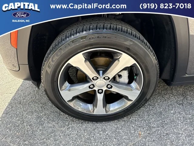 Used 2024 Gray Jeep Limited image 13