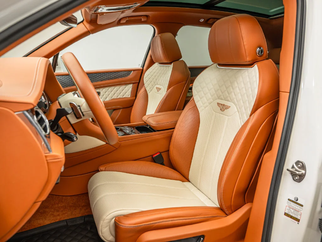 Used 2022 White Bentley V8 image 46