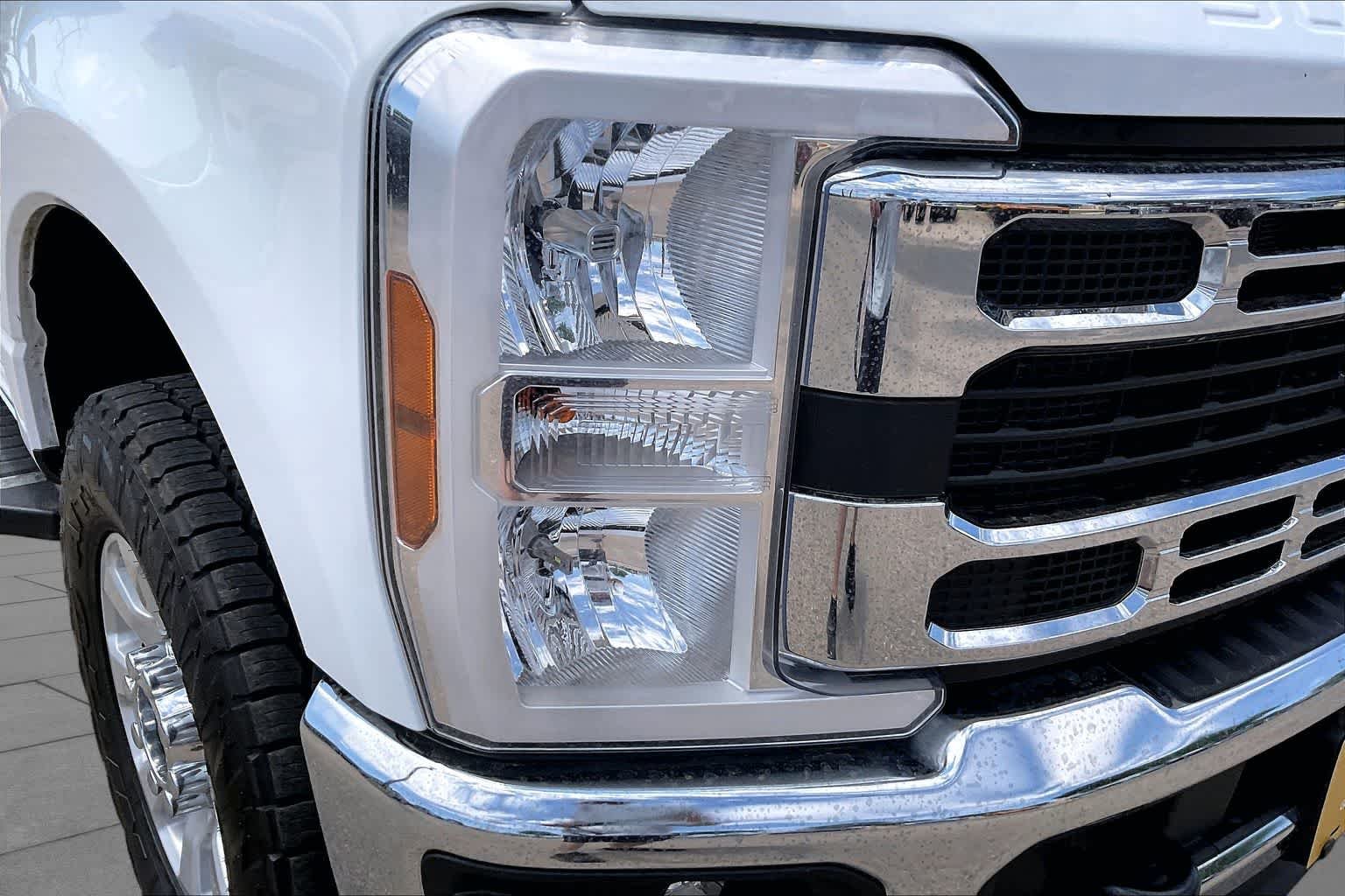 Used 2024 Oxford White Ford XLT image 27
