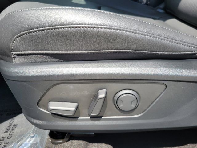 New 2026 White Hyundai SEL Premium FWD image 10