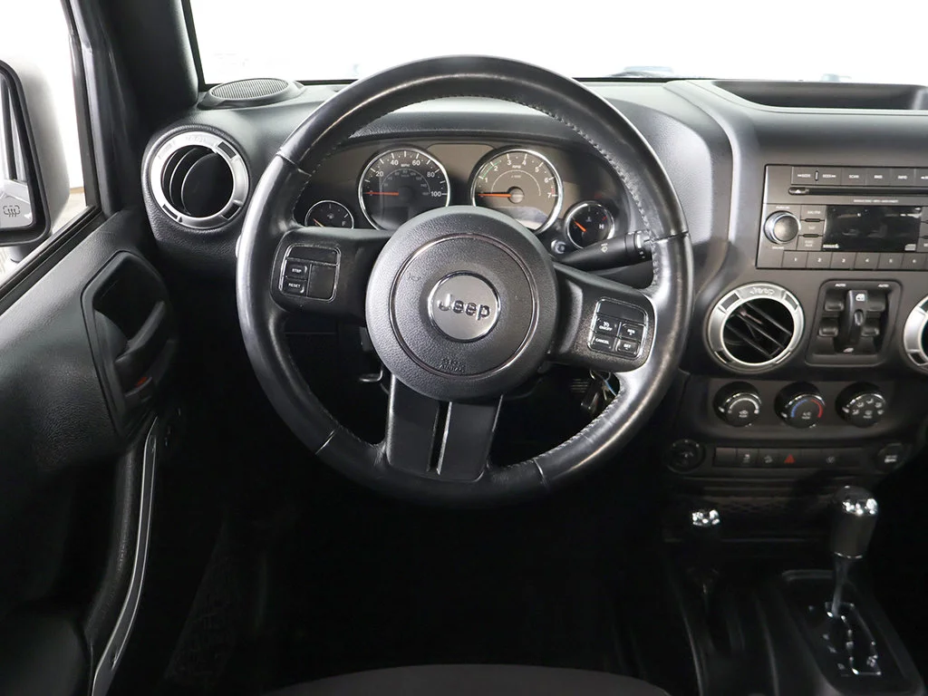 Used 2018 Crystal Metallic Jeep Unlimited Sahara image 29