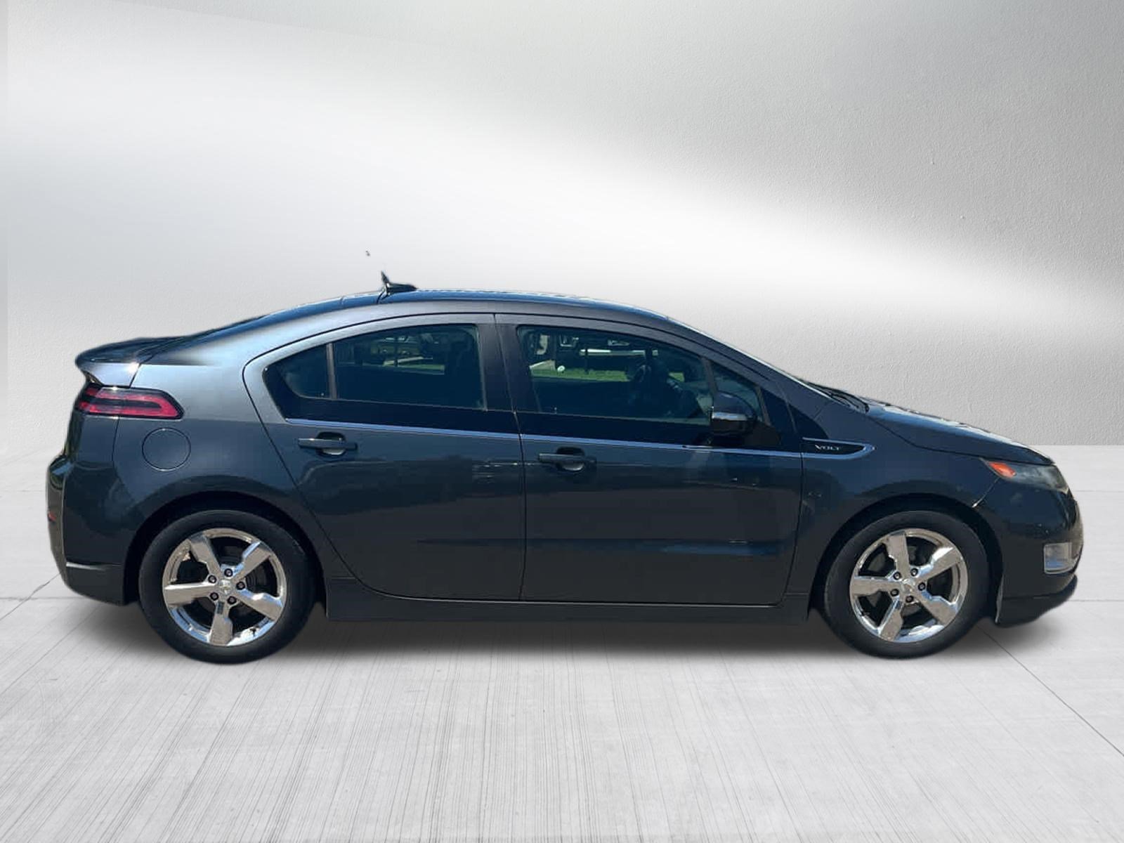 Used 2011 Chevrolet Volt Base with VIN 1G1RD6E45BU102764 for sale in Brooklyn Center, Minnesota