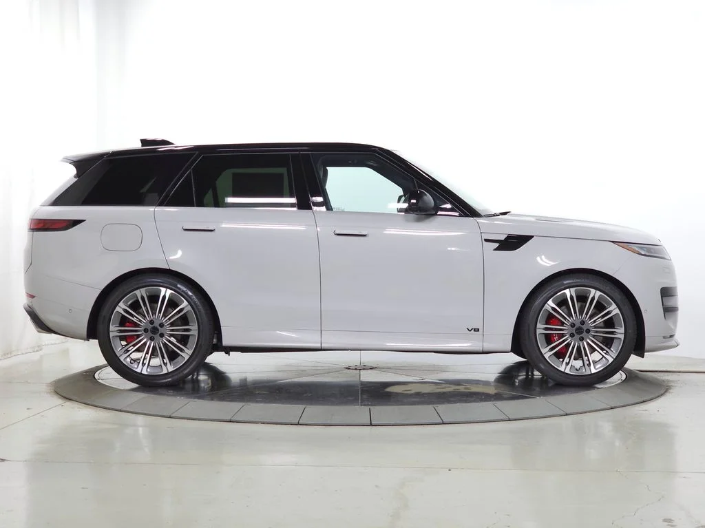 New 2026 Borasco Grey Land Rover Dynamic SE image 8
