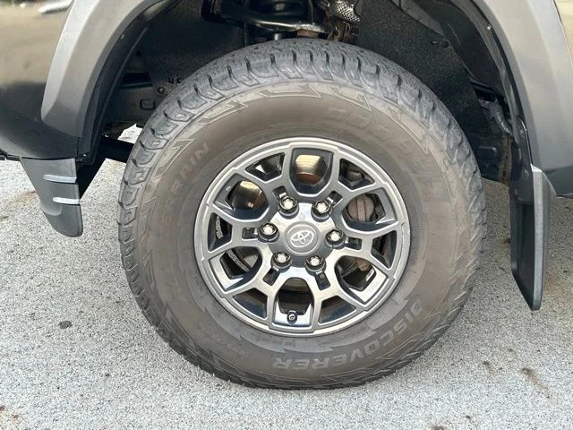 Used 2018 Black Toyota SR5 image 15