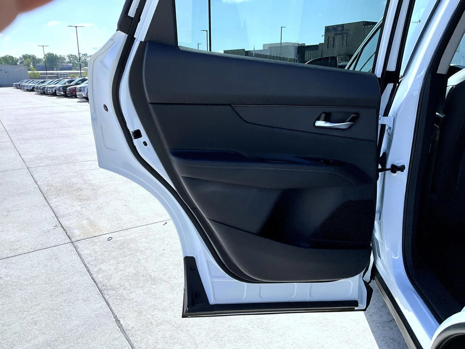 New 2026 White Nissan SL image 20