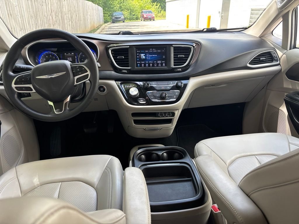 Used 2021 Silver Chrysler LXI image 20
