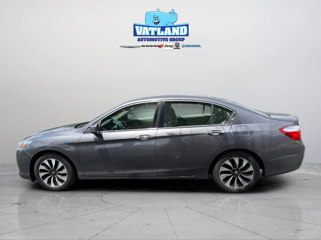 Used 2014 Modern Steel Metallic Honda Touring image 2