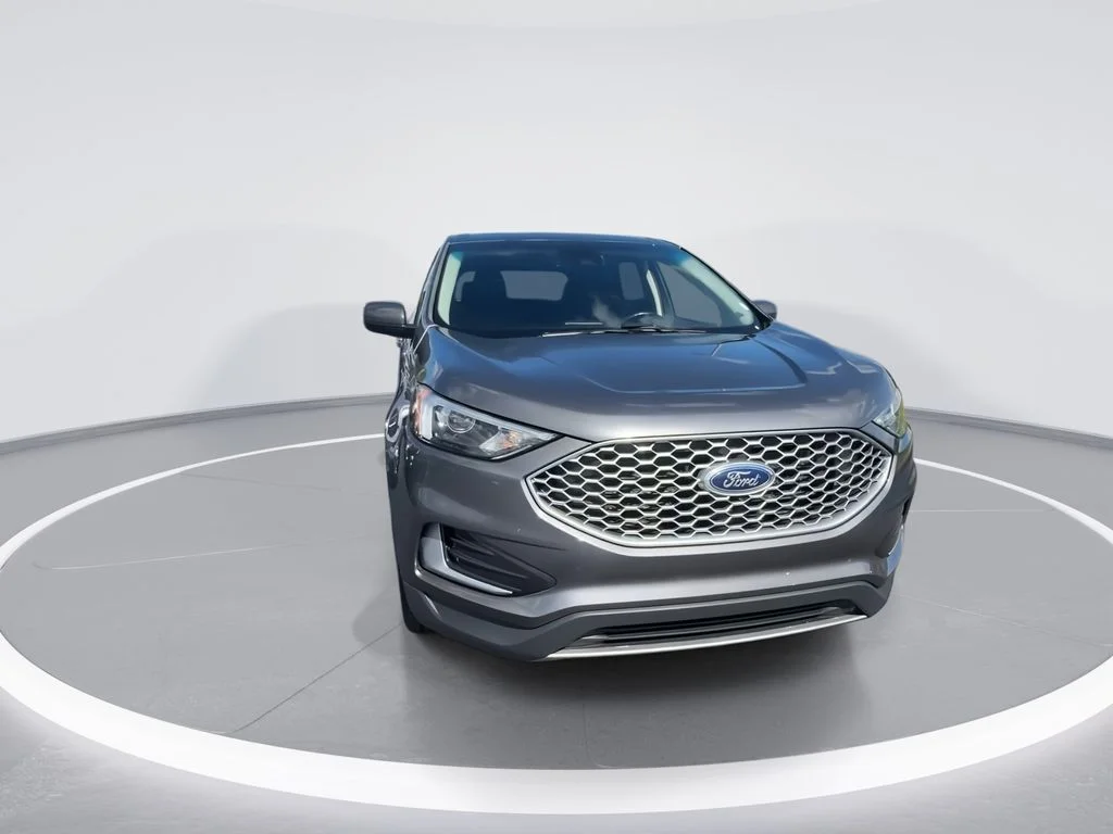 Used 2023 Gray Ford SEL image 3