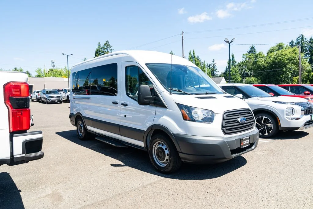 Used 2018 White Ford XL image 23