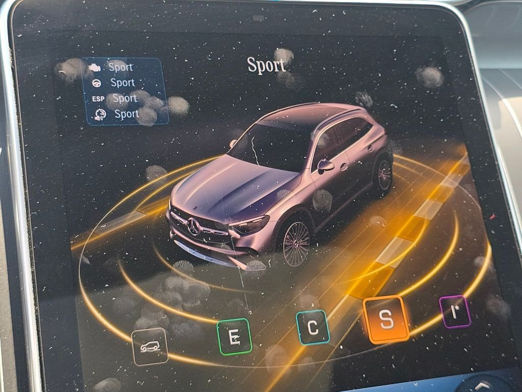 Used 2026 Alpine Grey Mercedes-Benz GLC 300 image 35