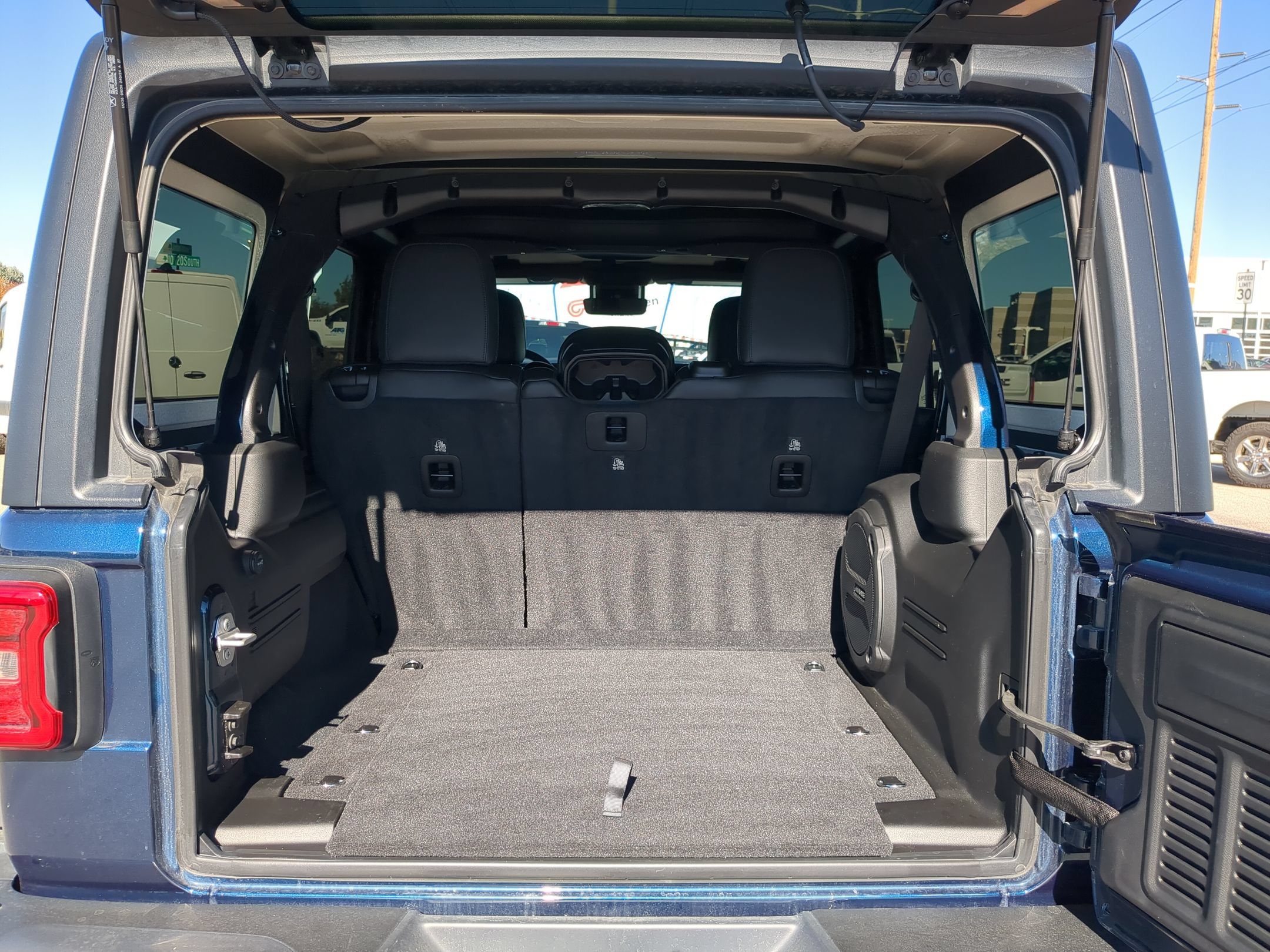 Used 2025 Fathom Blue Pearlcoat Jeep Rubicon image 29