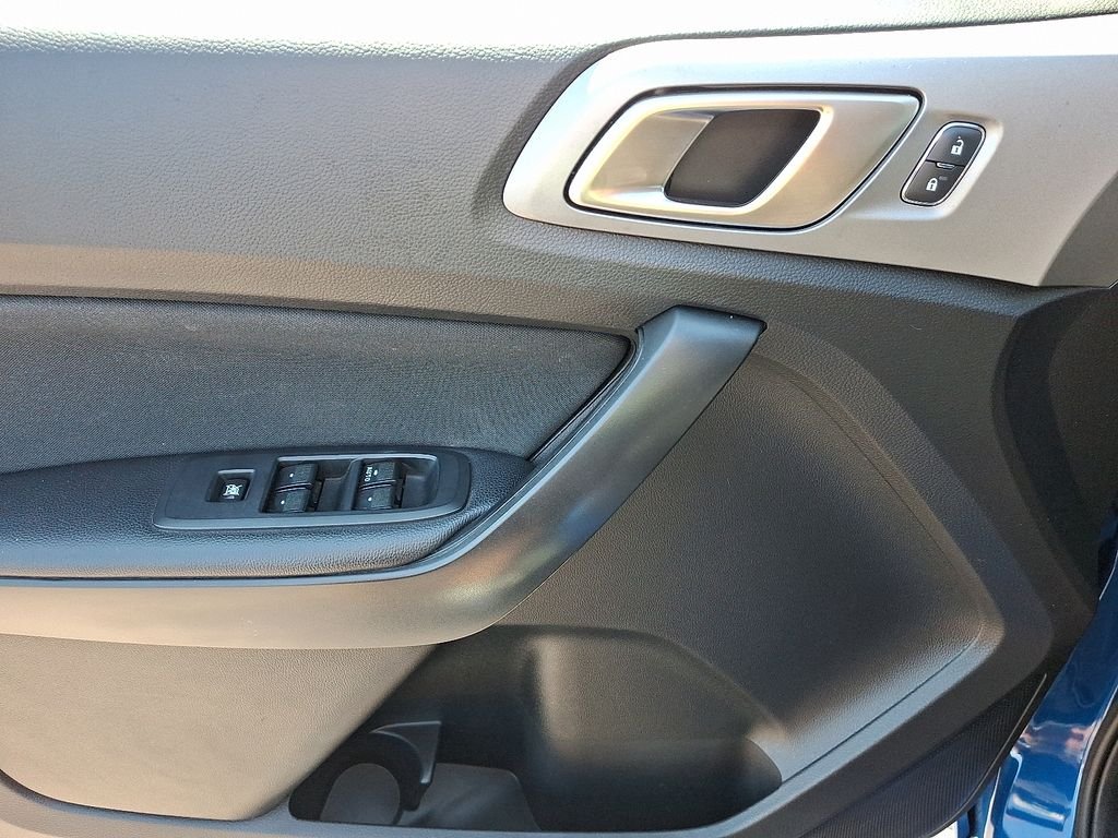Used 2020 Lightning Blue Metallic Ford XLT image 13