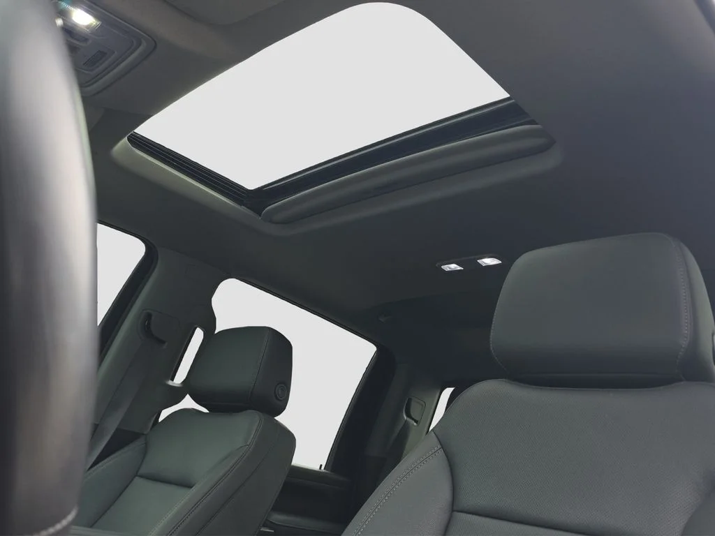 Used 2022 White Chevrolet LTZ image 8