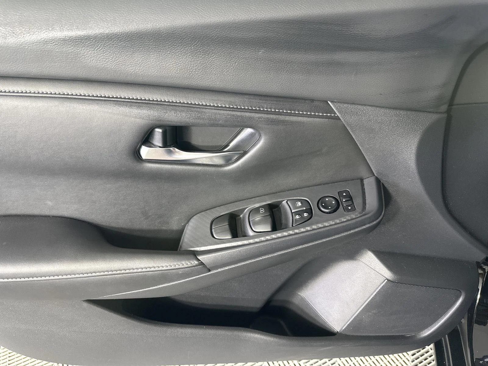 Used 2020 Super Black Nissan S image 14