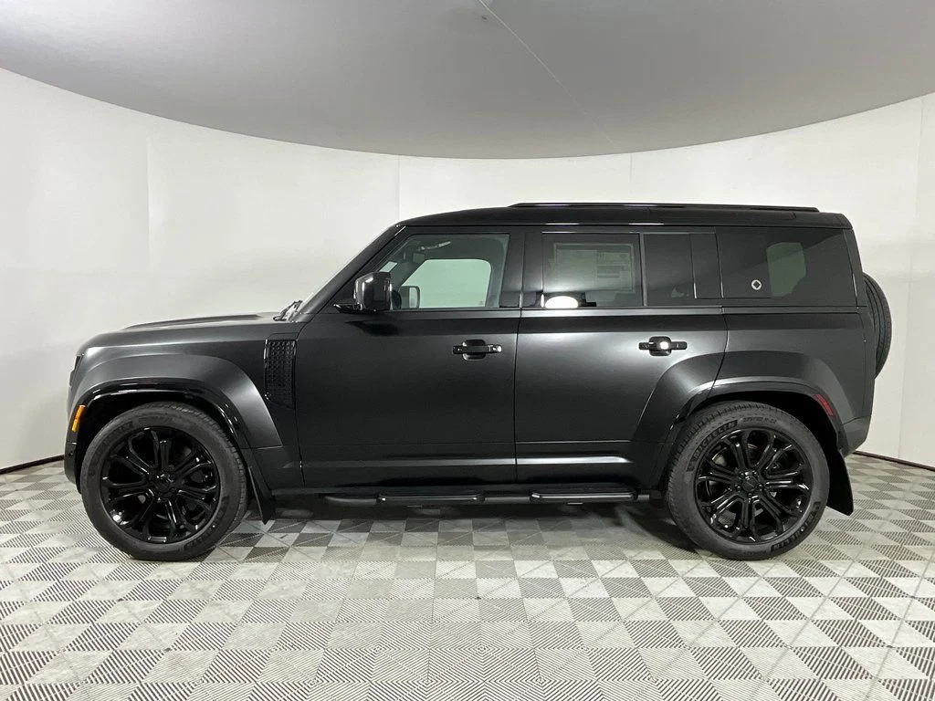 2026 Land Rover Defender OCTA Black - Photo 6