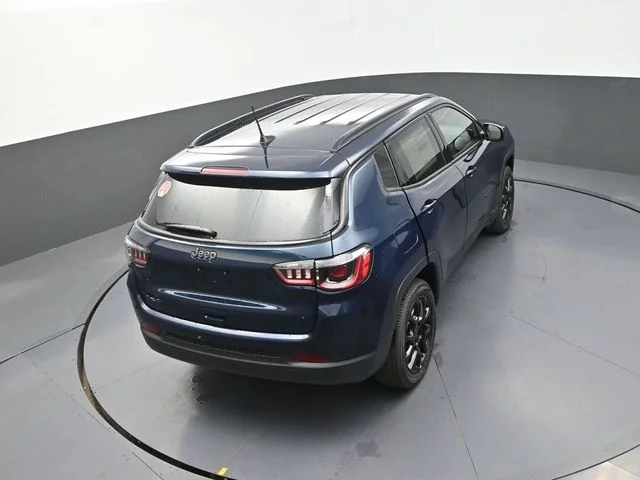 New 2026 Fathom Blue Pearl-Coat Exterior Paint Jeep Latitude image 17