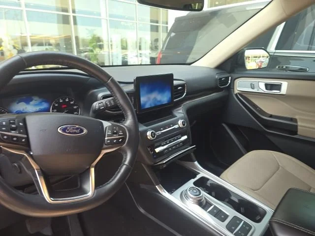Used 2020 White Ford Limited image 7