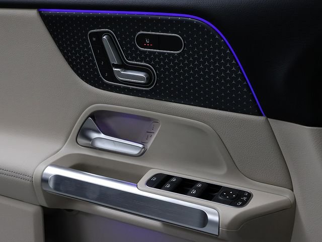 New 2026 Polar White Mercedes-Benz GLB 250 image 26