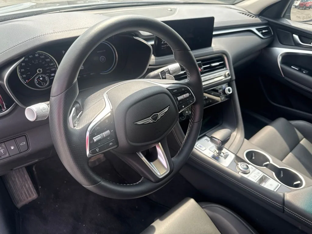 2025 GENESIS G70 Standard - Photo 11
