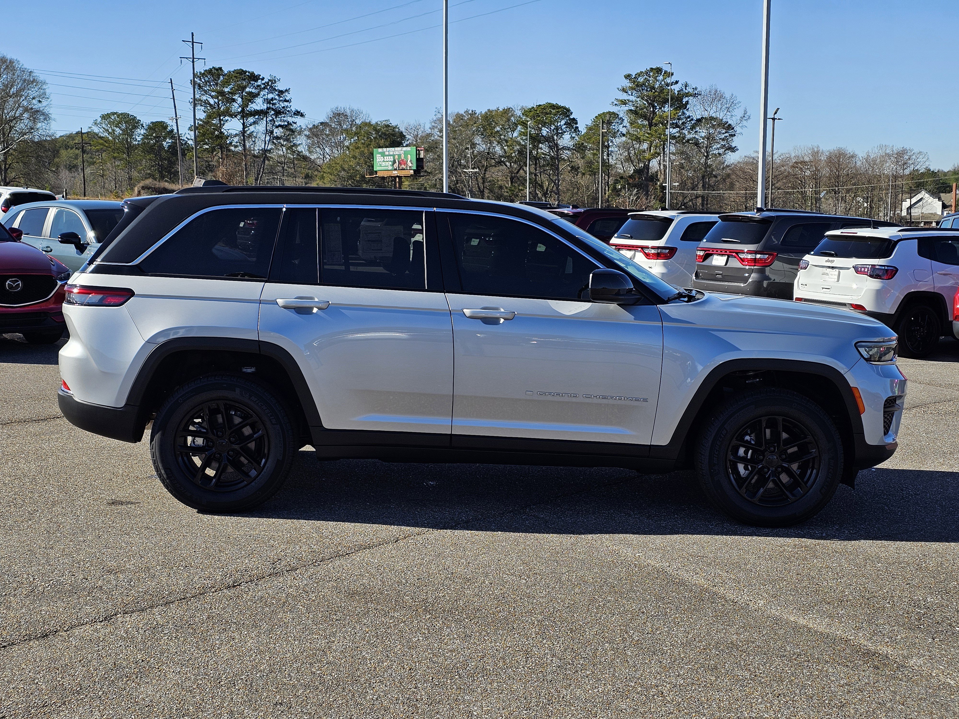 New 2024 Silver Zynith Jeep Laredo X image 7