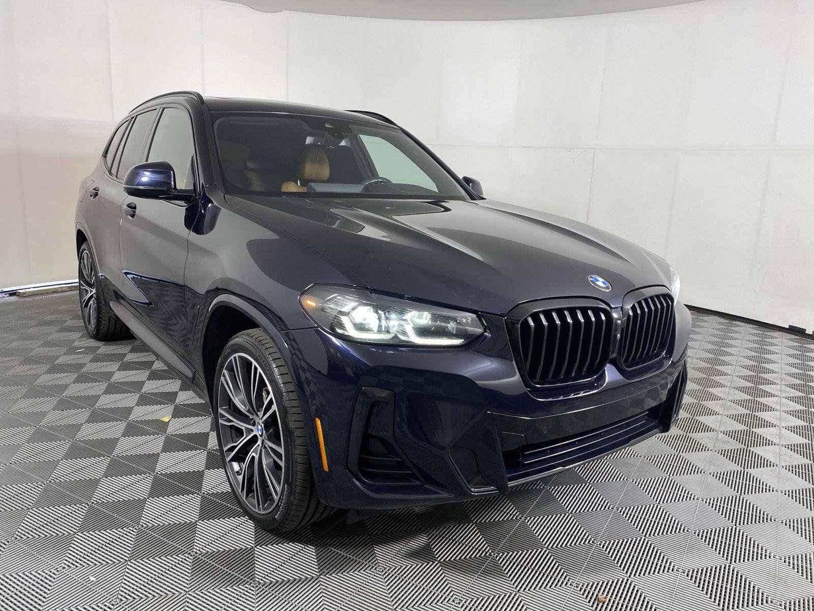 Used 2024 Carbon Black Metallic BMW xDrive30i image 11