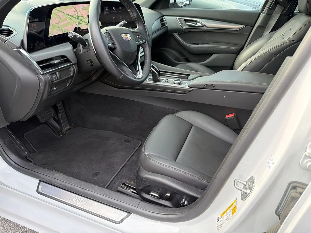 Used 2025 White Cadillac Premium Luxury image 9