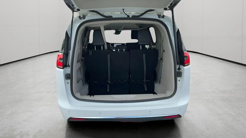 Used 2023 White Chrysler Touring L image 15