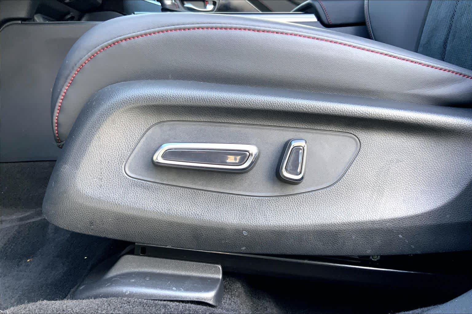 Used 2025 Solar Silver Metallic Acura w/A-Spec Package image 33