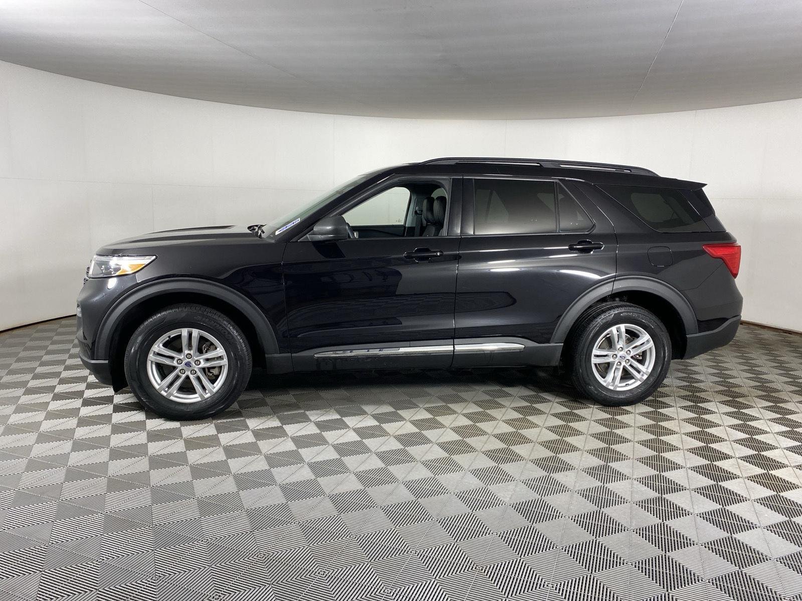 Used 2023 Black Metallic Ford XLT image 13