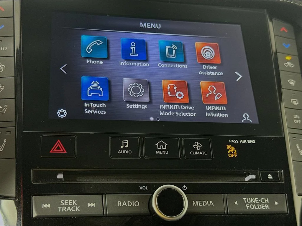 Certified Used 2022 Black INFINITI LUXE image 18