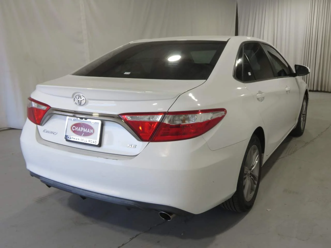 Used 2016 Super White Toyota XLE image 4