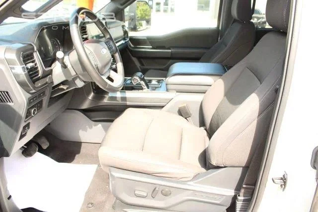 Used 2023 Oxford White Ford XLT image 7