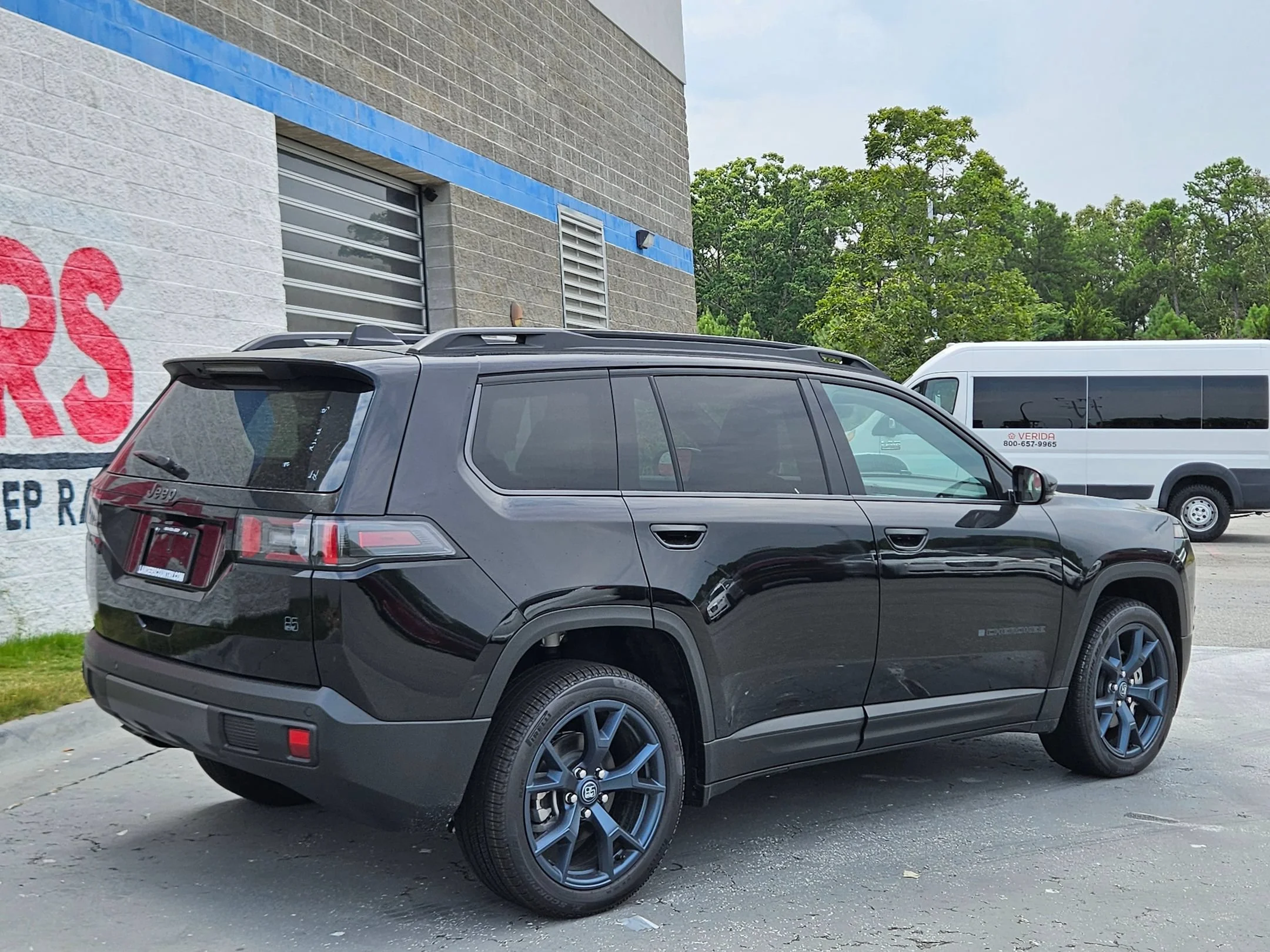 New 2026 Diamond Black Crystal Pearlcoat Jeep 85th Anniversary image 7