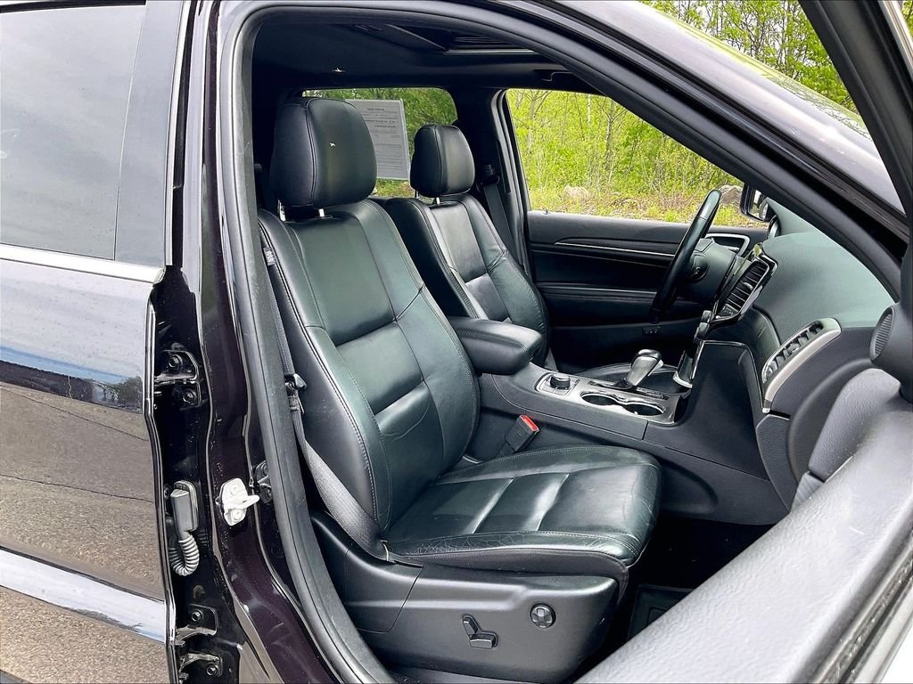 Used 2021 Sangria Metallic Clearcoat Jeep Limited image 10