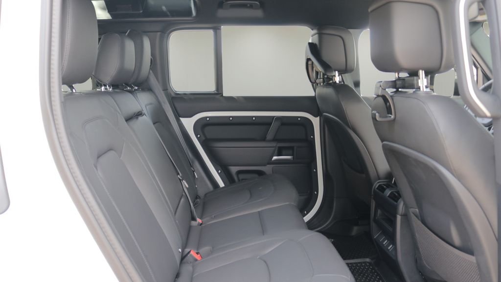 New 2026 Fuji White Land Rover X-Dynamic SE image 16