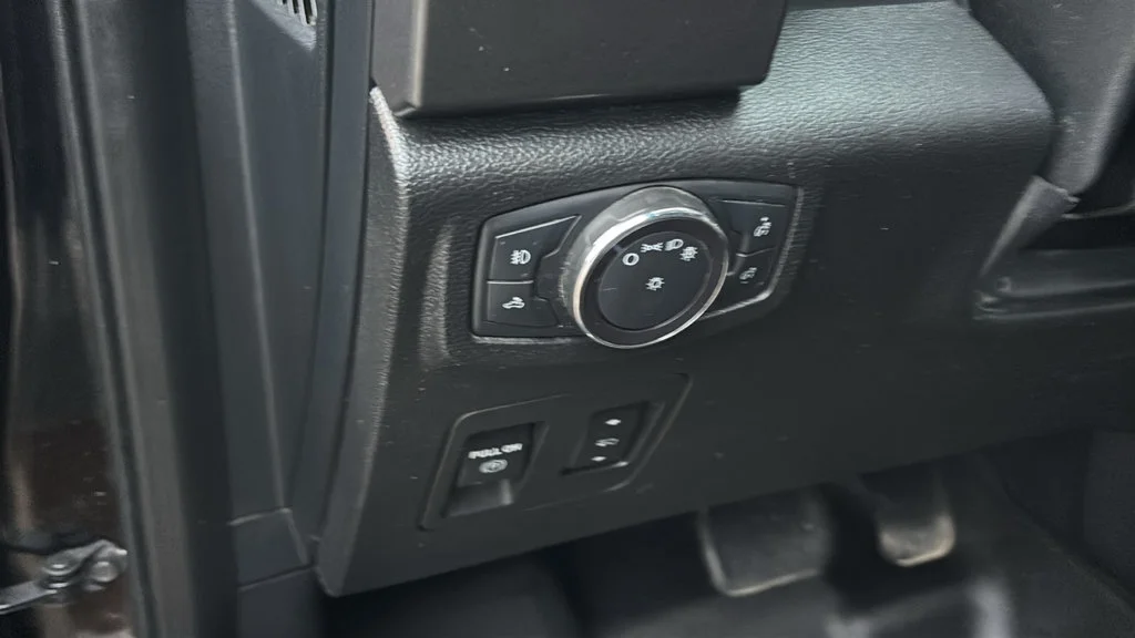 Used 2020 Black Ford XLT image 10