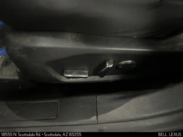 Used 2020 Blue Ford SE image 19