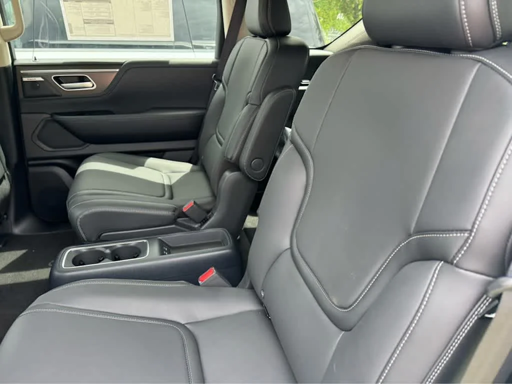 New 2026 RADIANT WHITE INFINITI Pure 2WD image 21
