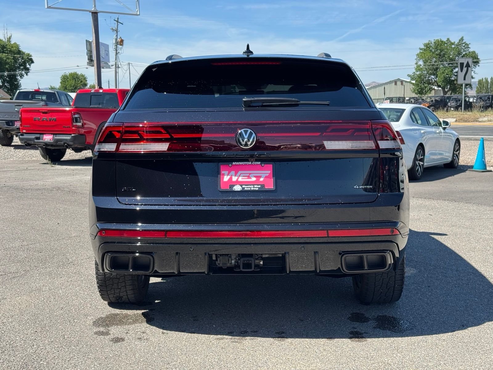 Used 2025 Deep Black Pearl Effect Volkswagen 2.0T SEL R-Line Black image 7