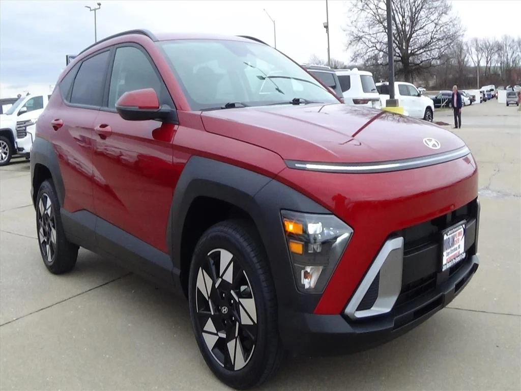 Used 2025 Ultimate Red Metallic (r2p) Hyundai SEL image 4